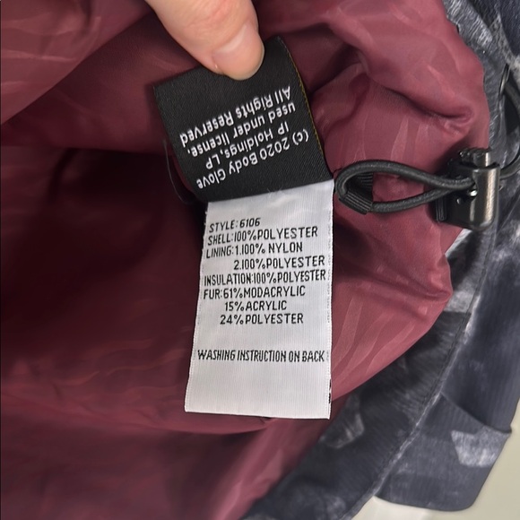 White and Black Ski / Board Pullover Snow Jacket - Picture 9 of 16